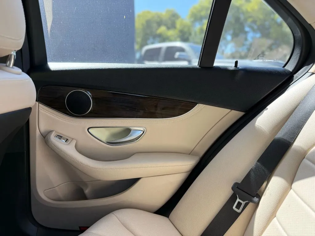 2016 Mercedes Benz C 300 Sedan photo 4