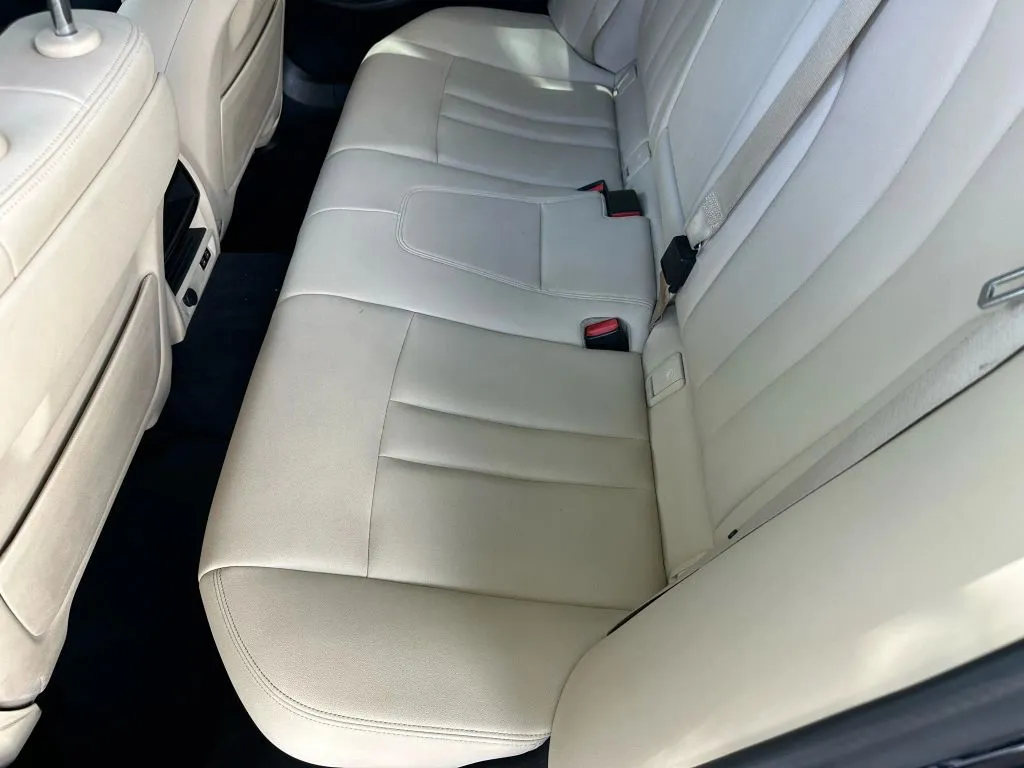 2020 Bmw 530e Sedan photo 3