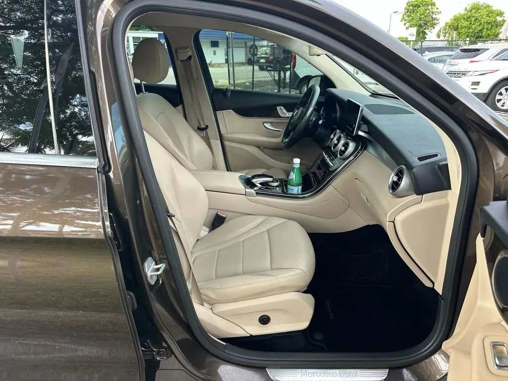 2016 Mercedes Benz GLC 300 photo 19