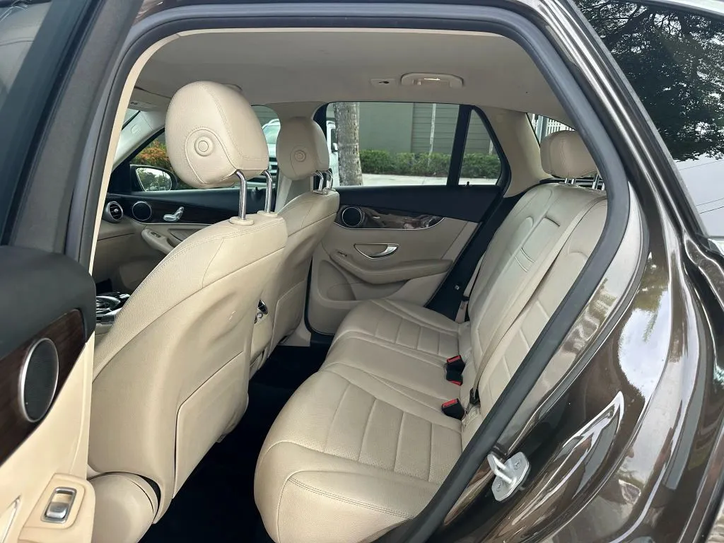 2016 Mercedes Benz GLC 300 photo 17