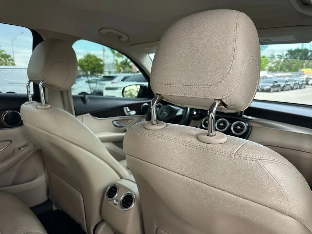 2016 Mercedes Benz GLC 300 photo 4