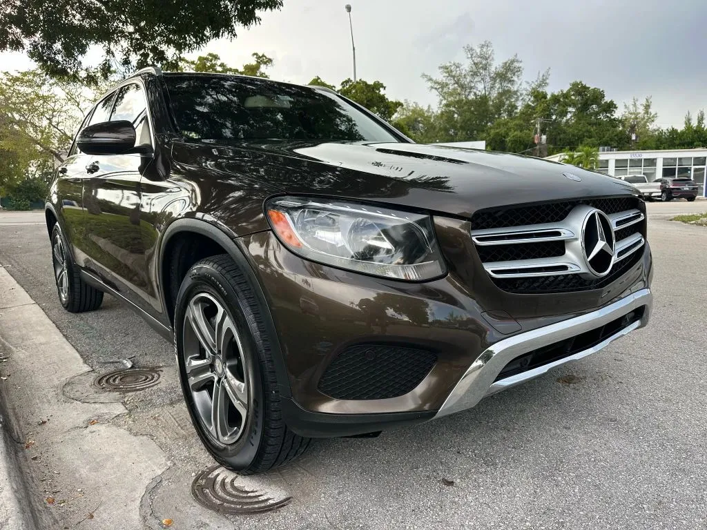 2016 Mercedes Benz GLC 300 photo 2