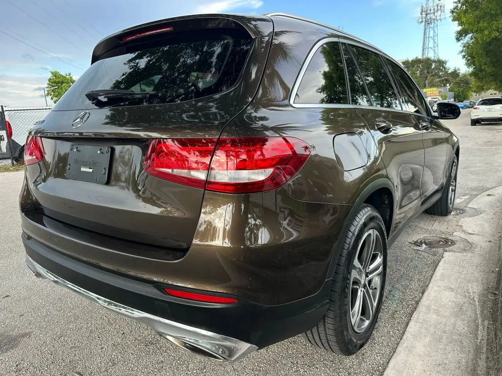 2016 Mercedes Benz GLC 300 photo 16