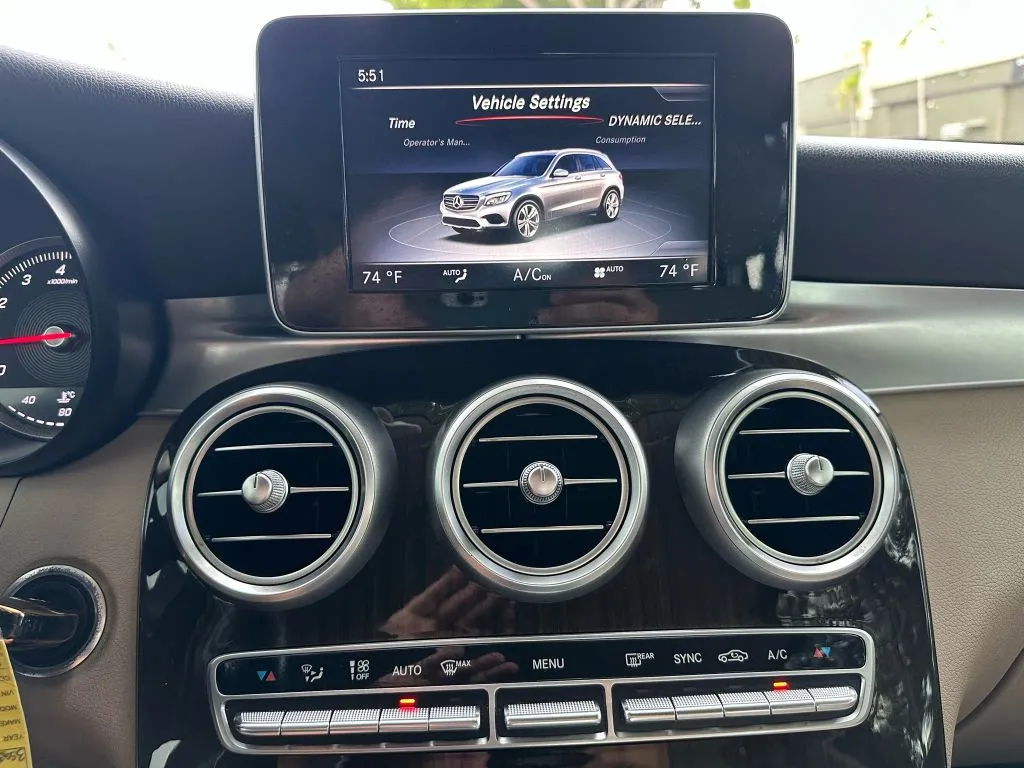 2016 Mercedes Benz GLC 300 photo 8