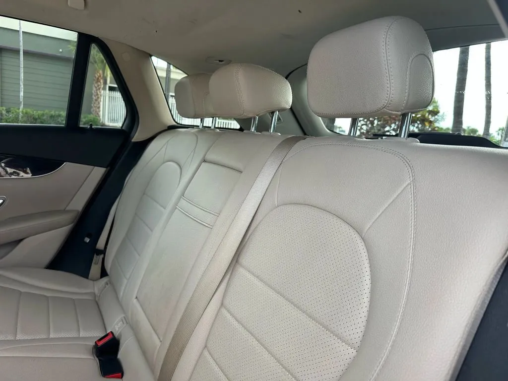 2016 Mercedes Benz GLC 300 photo 3