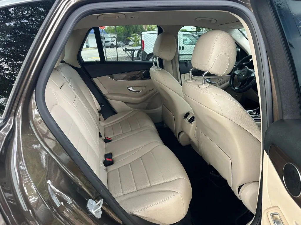 2016 Mercedes Benz GLC 300 photo 18