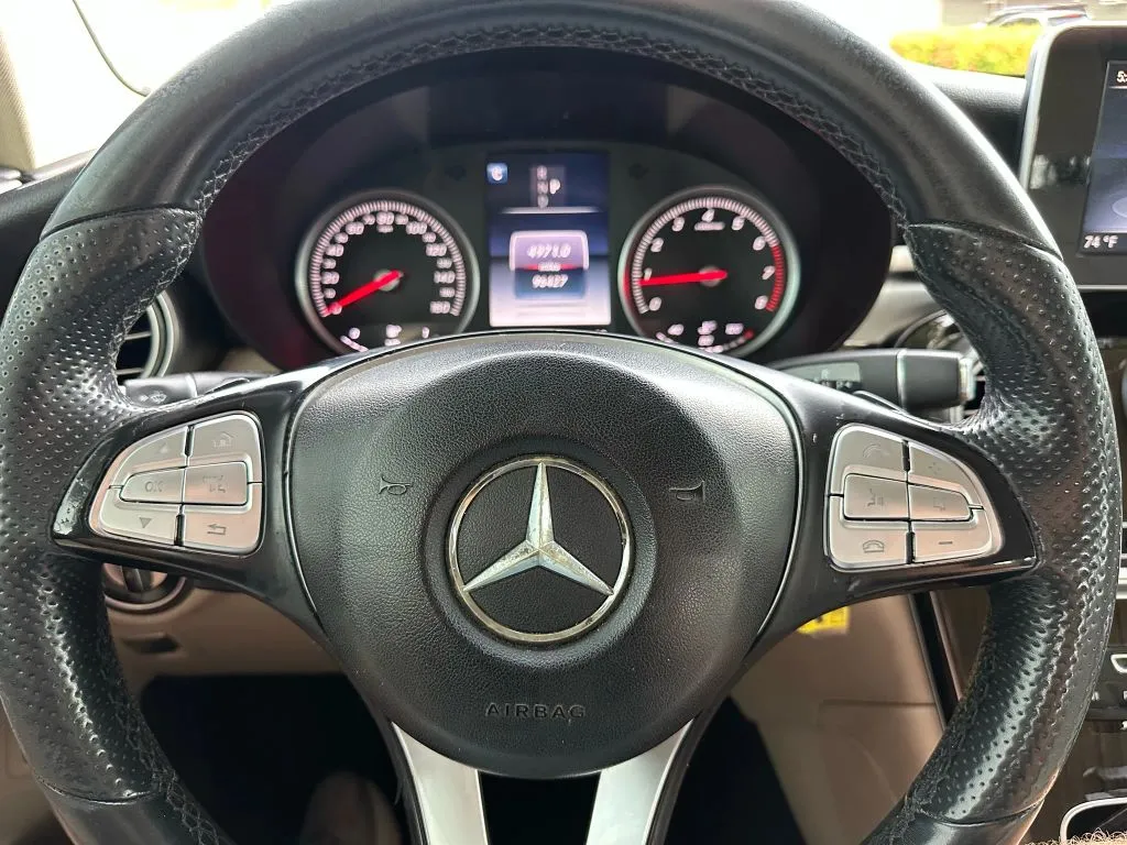 2016 Mercedes Benz GLC 300 photo 14