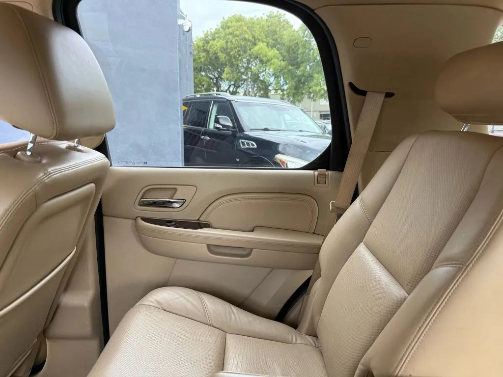 2010 Cadillac Escalade Sport photo 4