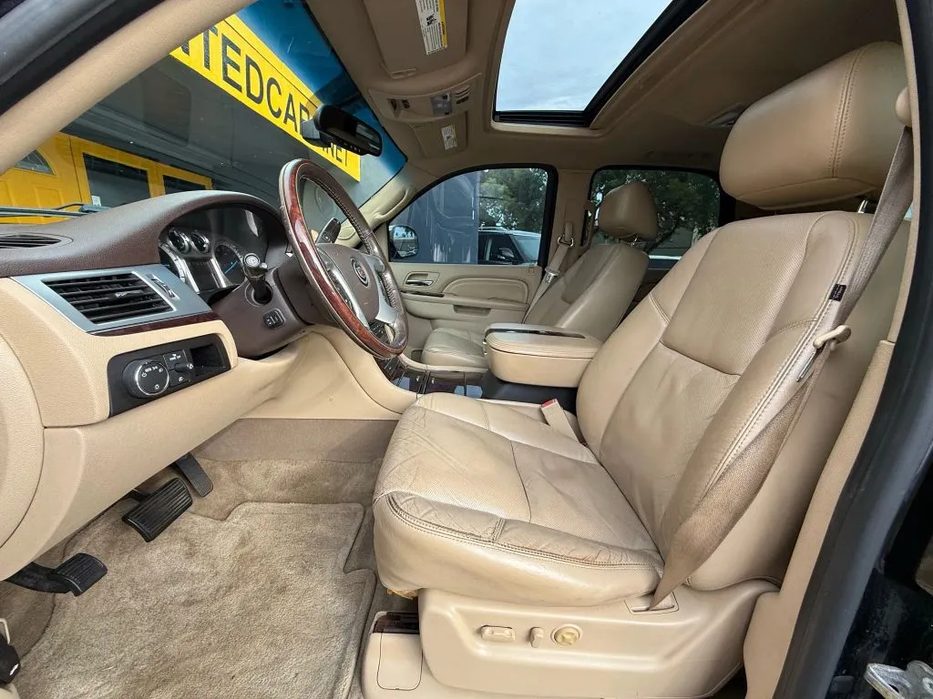 2010 Cadillac Escalade Sport photo 23