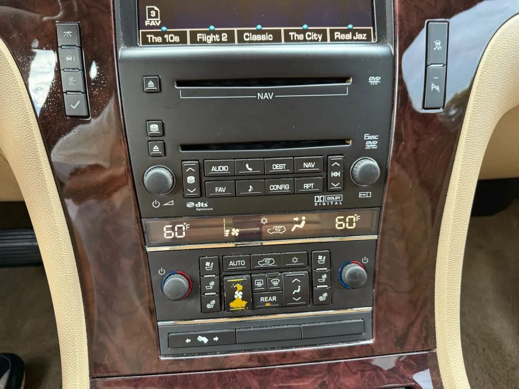 2010 Cadillac Escalade Sport photo 5