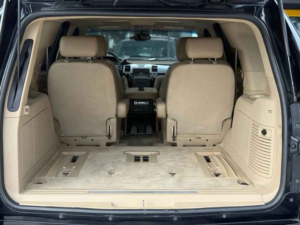 2010 Cadillac Escalade Sport photo 25