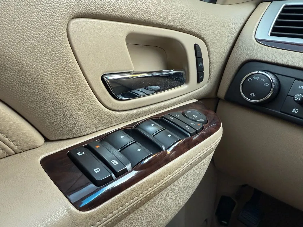 2010 Cadillac Escalade Sport photo 6