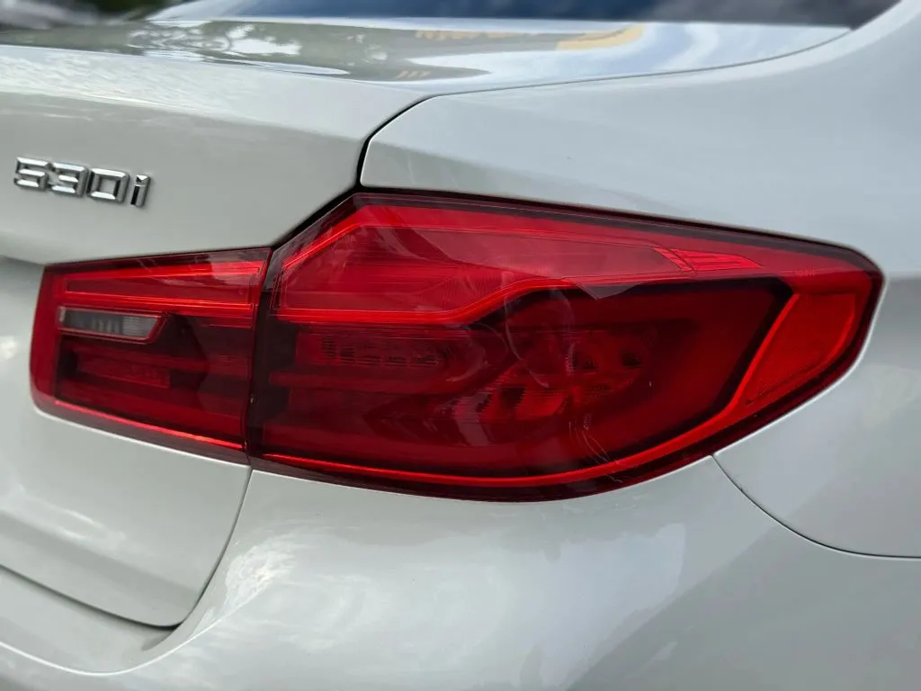 2018 Bmw 530i Sedan photo 3