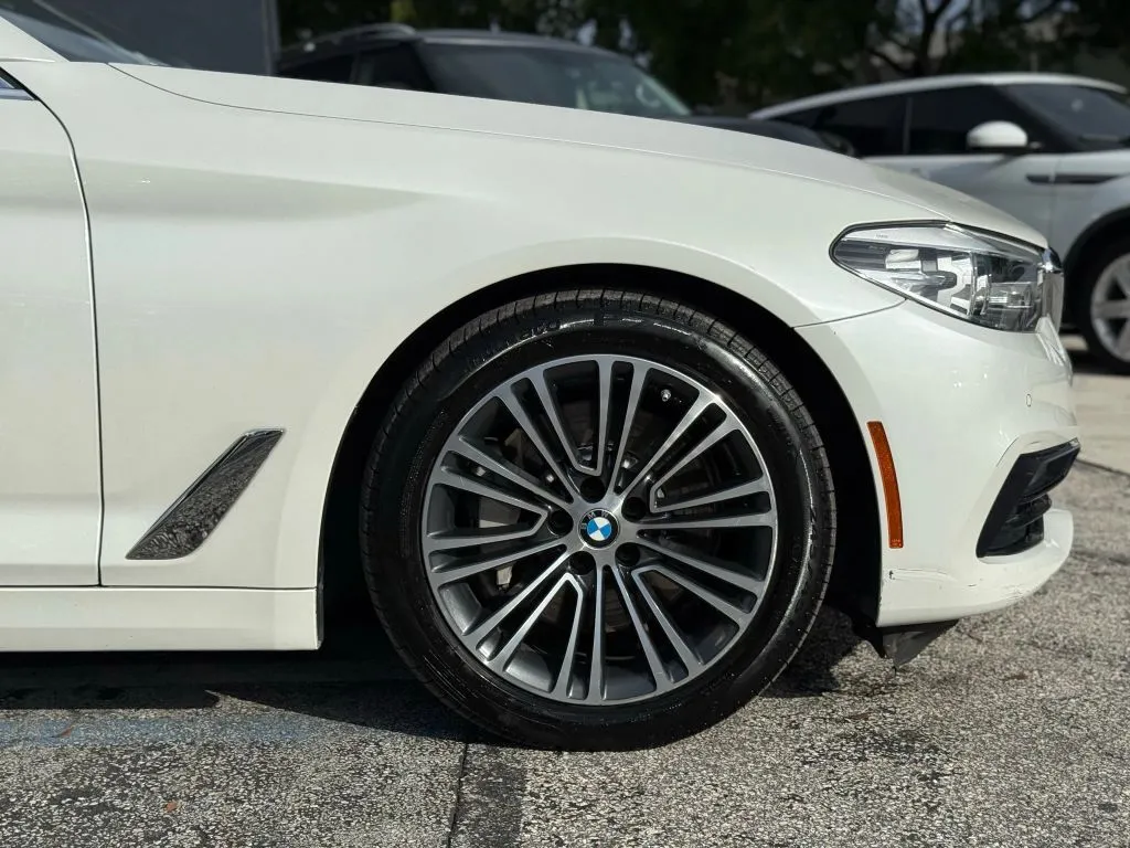 2018 Bmw 530i Sedan photo 2