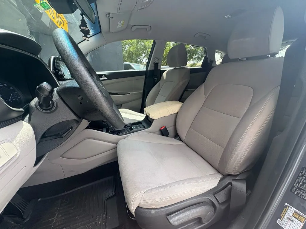 2019 Hyundai Tucson SE Sport photo 2