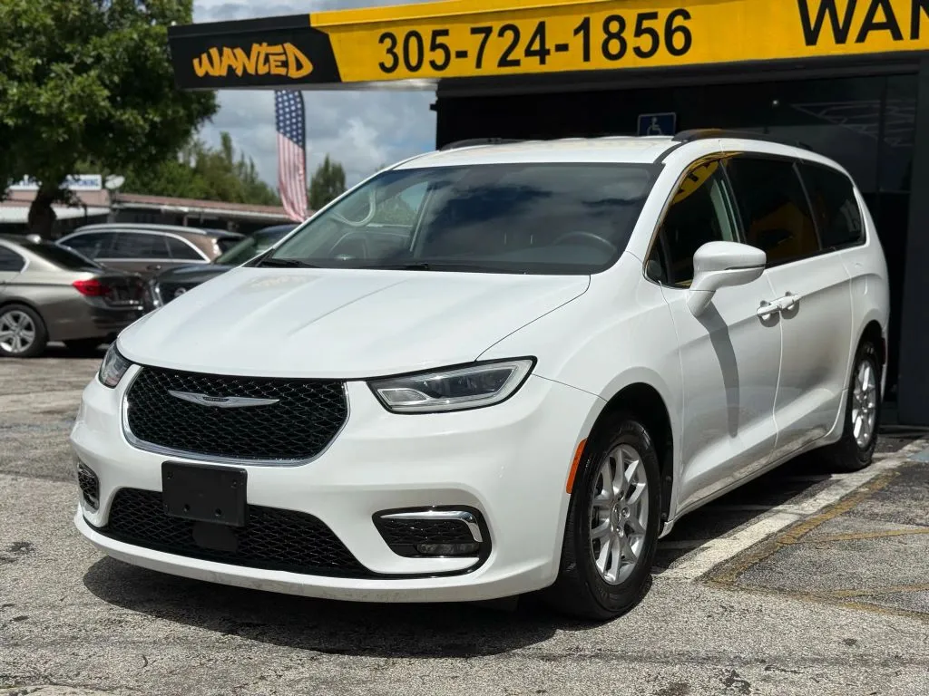 2022 Chrysler Pacifica Touring L Van 4D for sale in North Miami Beach, FL