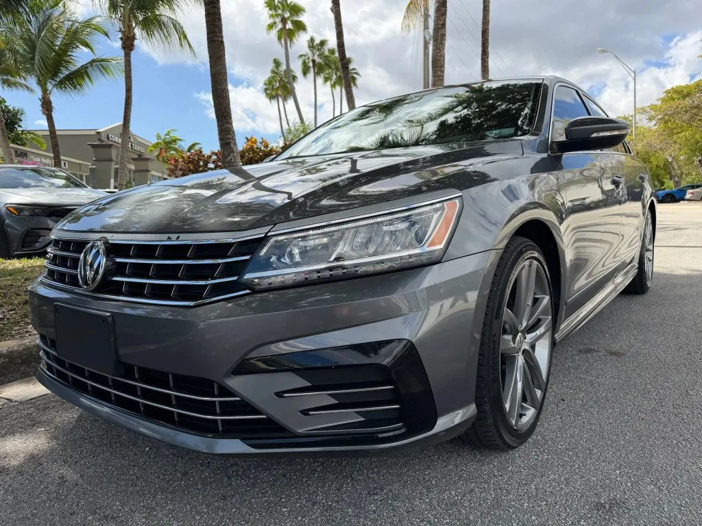2016 Volkswagen Passat R-Line