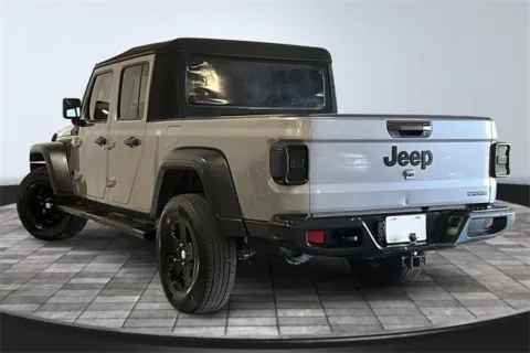 More photos of 2020 Jeep Gladiator Sport at True North Auto Sales, IN