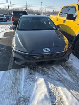 Gray 2024 Hyundai Elantra SEL for sale in Fort Wayne, IN
