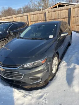 Gray 2018 Chevrolet Malibu LT for sale in Fort Wayne, IN