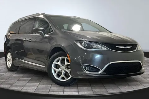 Gray 2018 Chrysler Pacifica Touring L Plus for sale in Fort Wayne, IN