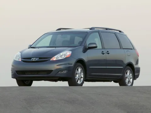 Red 2007 Toyota Sienna LE for sale in Fort Wayne, IN