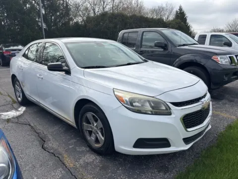 White 2015 Chevrolet Malibu LS for sale in Fort Wayne, IN