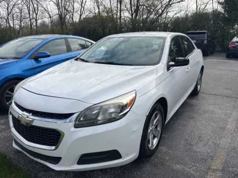 White 2015 Chevrolet Malibu LS for sale in Fort Wayne, IN