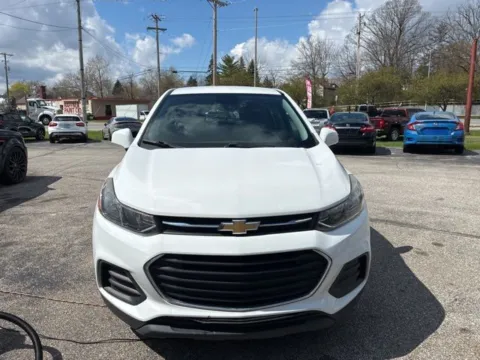 White 2018 Chevrolet Trax LS for sale in Fort Wayne, IN