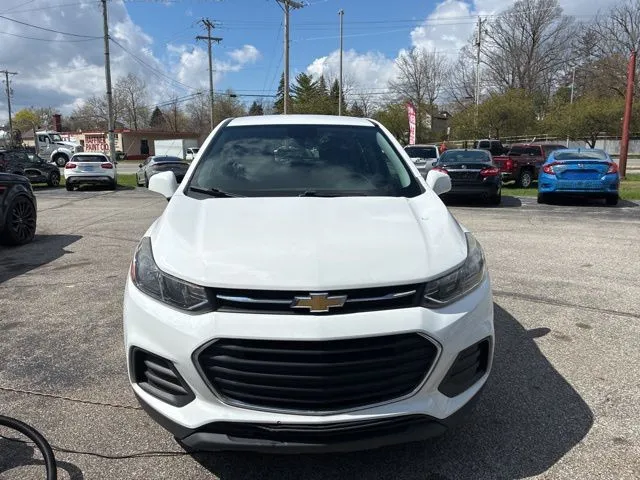 White 2018 Chevrolet Trax LS for sale in Fort Wayne, IN