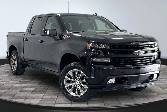 Black 2019 Chevrolet Silverado 1500 RST for sale in Fort Wayne, IN
