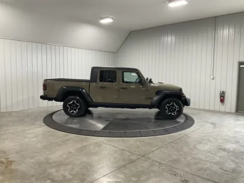 More photos of 2020 Jeep Gladiator Sport at True North Auto Sales, IN