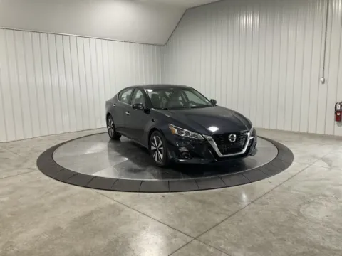 Photos of 2019 Nissan Altima 2.5 SV for sale in Fort Wayne, IN at True North Auto Sales