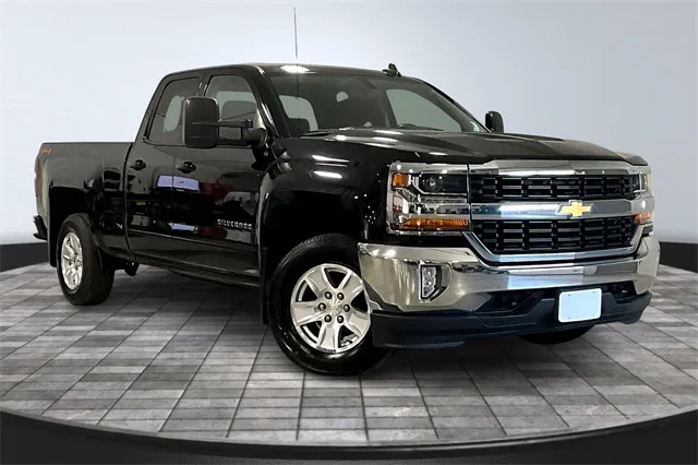 Black 2018 Chevrolet Silverado 1500 LT for sale in Fort Wayne, IN