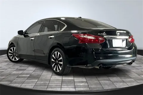 More photos of 2018 Nissan Altima 2.5 SL at True North Auto Sales, IN