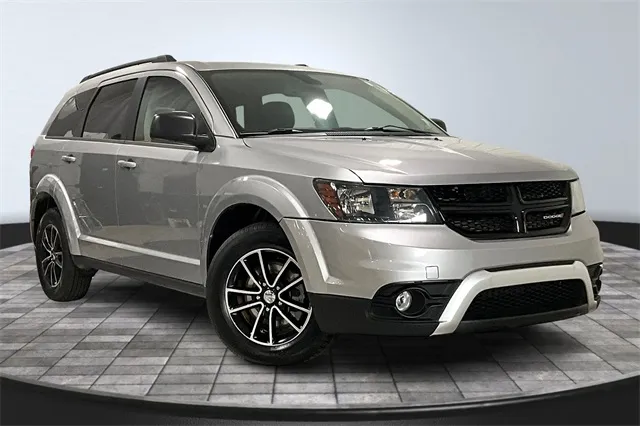 Silver 2020 Dodge Journey SE for sale in Fort Wayne, IN