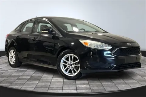 Black 2016 Ford Focus SE for sale in Fort Wayne, IN