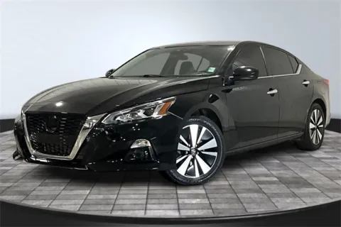 Another view of 2021 Nissan Altima 2.5 SV for sale in Fort Wayne, IN at True North Auto Sales