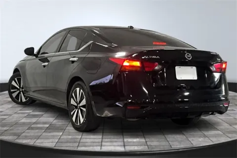 More photos of 2021 Nissan Altima 2.5 SV at True North Auto Sales, IN