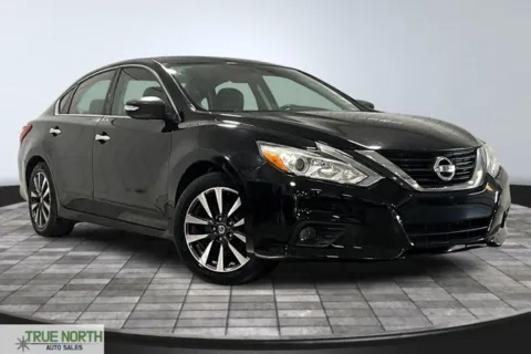 Black 2016 Nissan Altima 2.5 SV for sale in Fort Wayne, IN