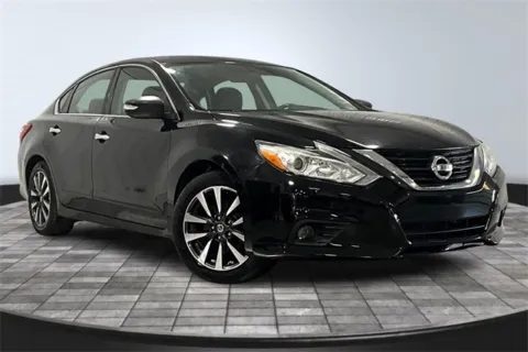 Black 2016 Nissan Altima 2.5 SV for sale in Fort Wayne, IN