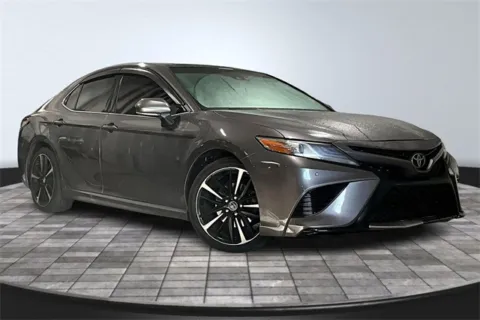 Gray 2018 Toyota Camry XSE for sale in Fort Wayne, IN