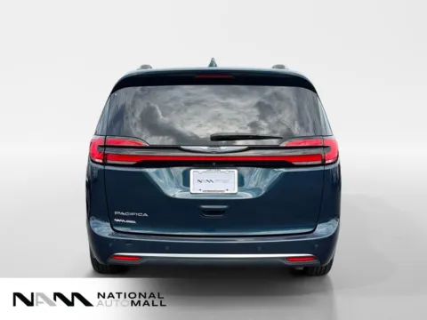 More photos of 2021 Chrysler Pacifica Touring L at National Auto Mall, FL