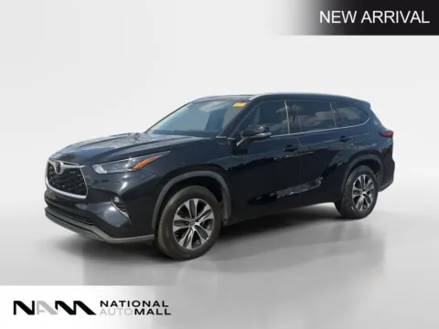 Black 2022 Toyota Highlander XLE for sale in Merritt Island, FL