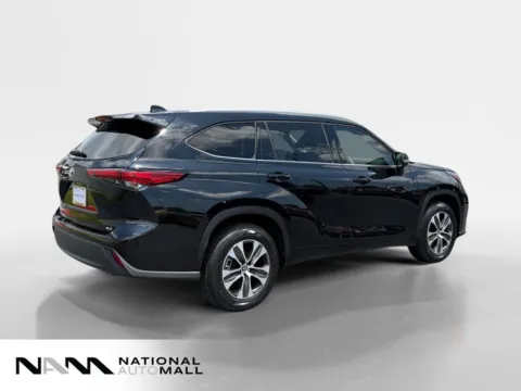 More photos of 2022 Toyota Highlander XLE at National Auto Mall, FL