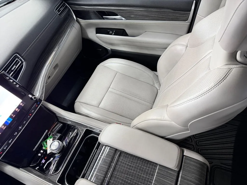 2022 Jeep Wagoneer Series II - Photo 38