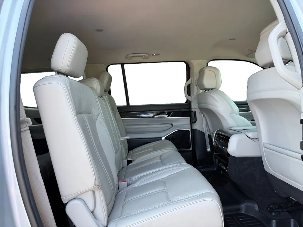2022 Jeep Wagoneer Series II - Photo 18