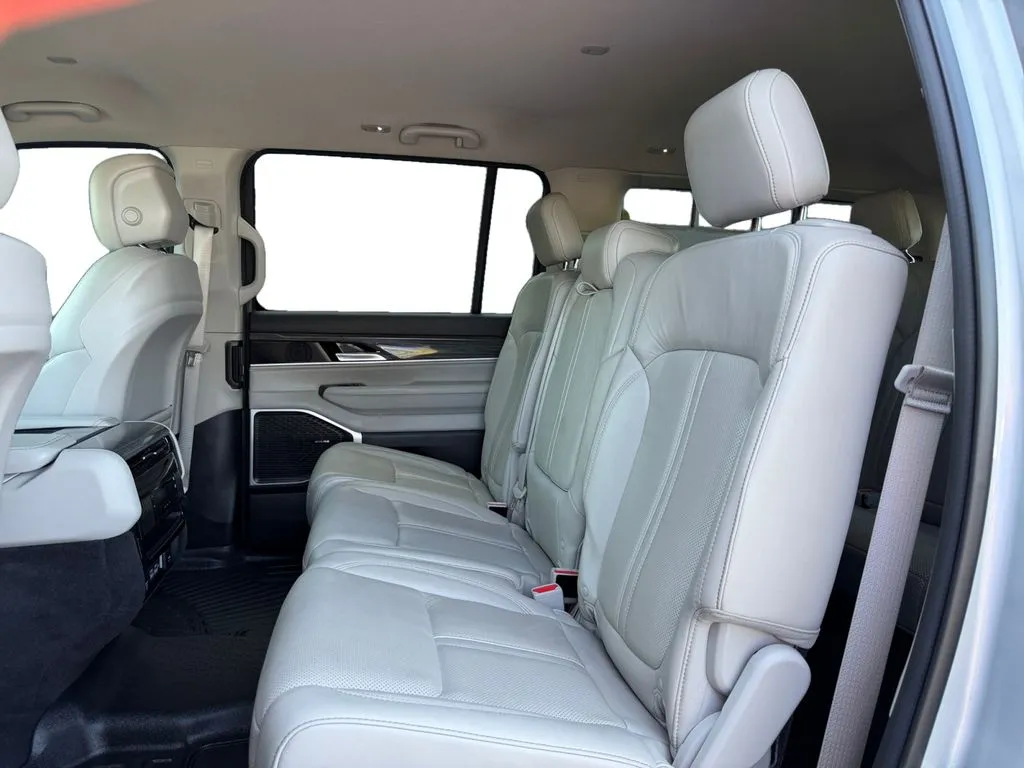 2022 Jeep Wagoneer Series II - Photo 16