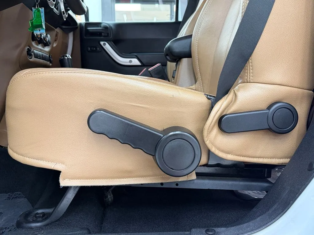 2014 Jeep Wrangler Unlimited Sahara - Photo 36