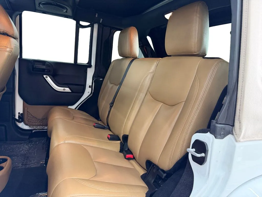2014 Jeep Wrangler Unlimited Sahara - Photo 16